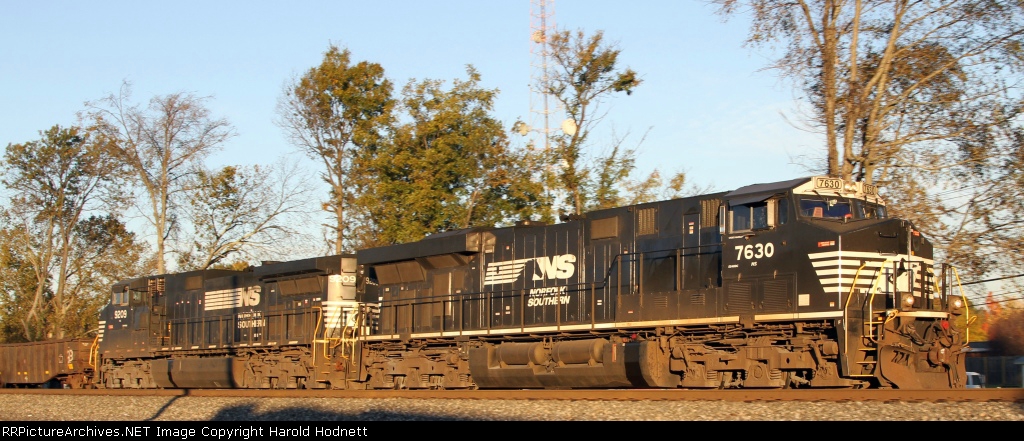 NS 7630 leads train 350 early in the morning